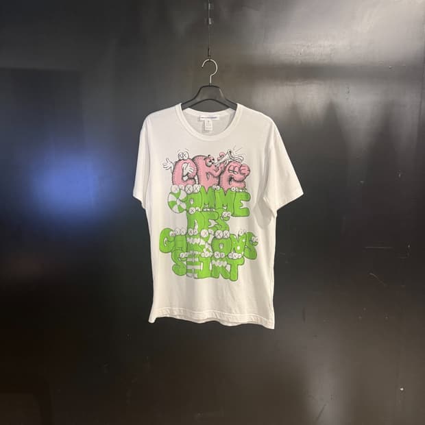 꼼데 셔츠 x 카우스 프린트 티셔츠
