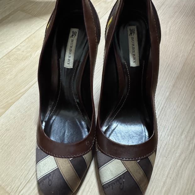 Burberry 버버리 실크 펌프스