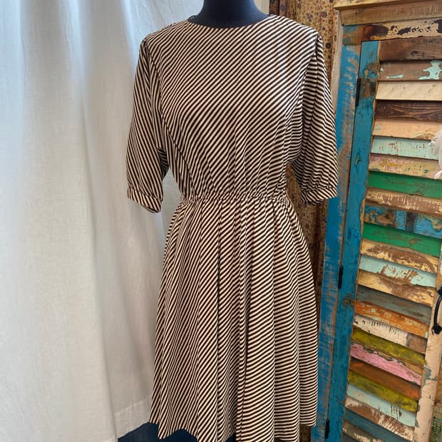 브라운 스트라이프 반팔원피스(m)