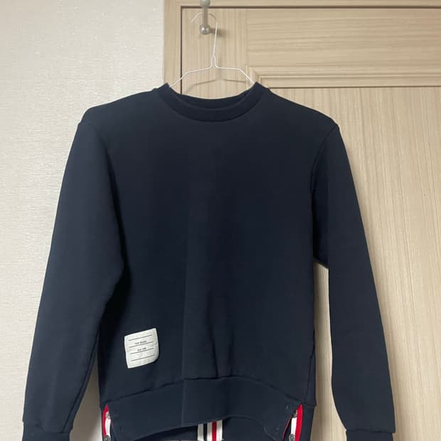 [정품] 톰브라운 백삼선 맨투맨 네이비