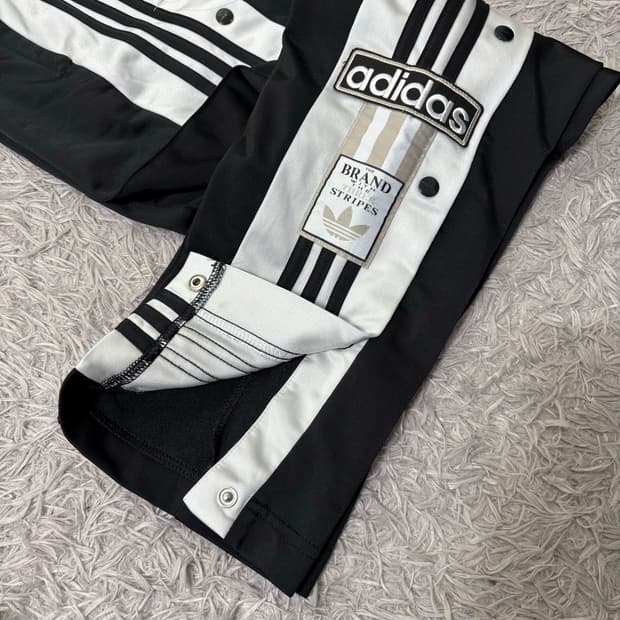 아디다스 블랙 스냅버튼 트랙팬츠