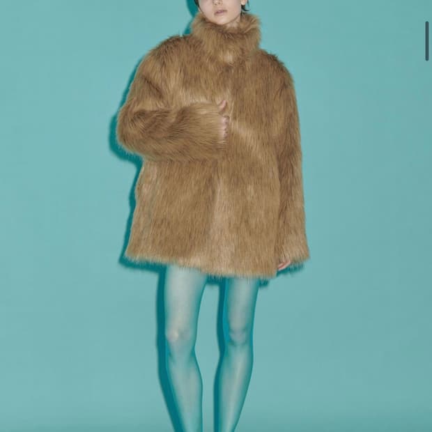 더 포르타 이번 신상 퍼자켓 팔아요.