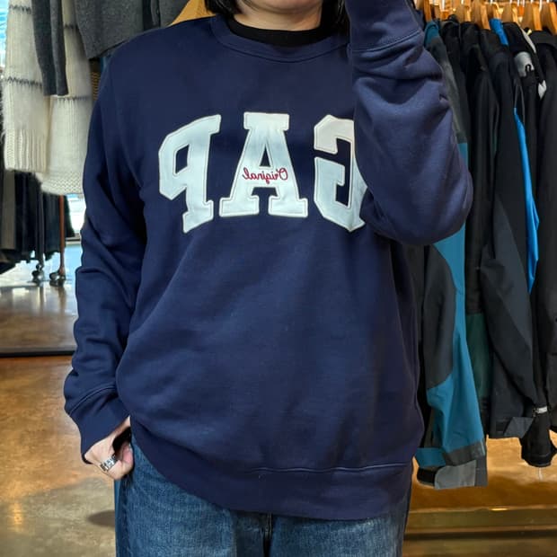 GAP 네이비 맨투맨