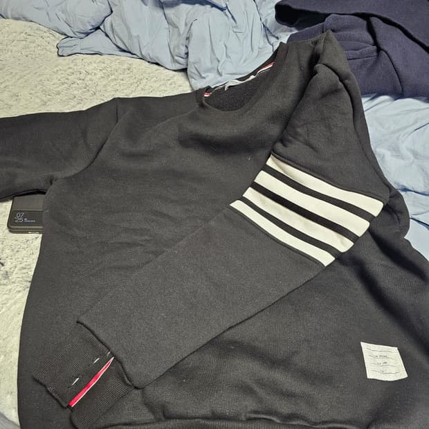 톰브라운 맨투맨.  M/L