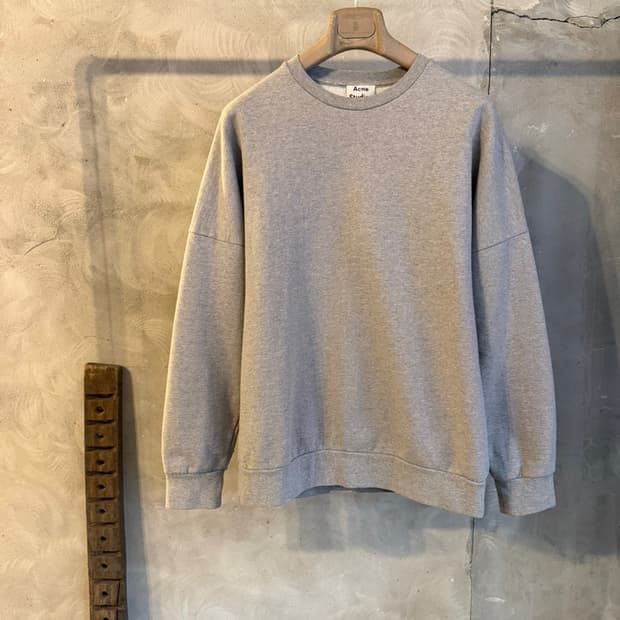 아크네 스튜디오 맨투맨 100