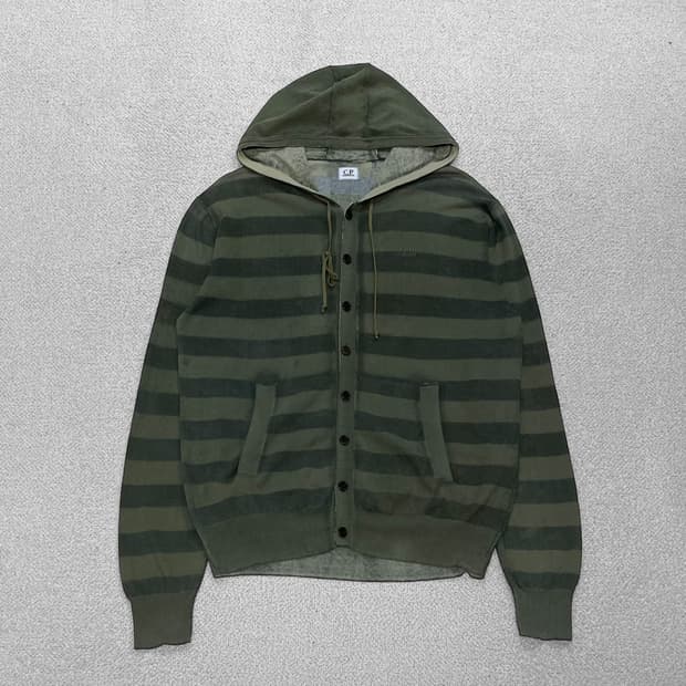 C.P 컴퍼니 자수 로고 스트라이프 후드 가디건
