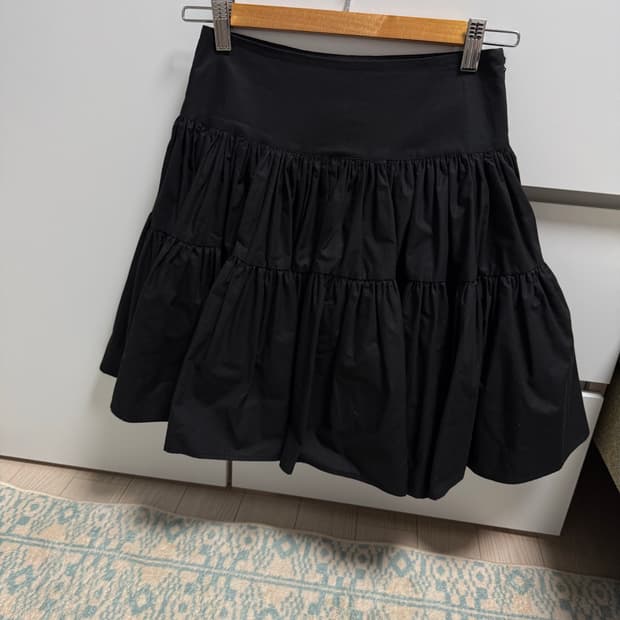 더티스 프릴 스커트