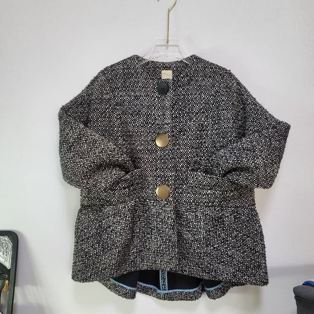 오즈세컨 오버사이즈 핏의 트위드 버튼자켓 free