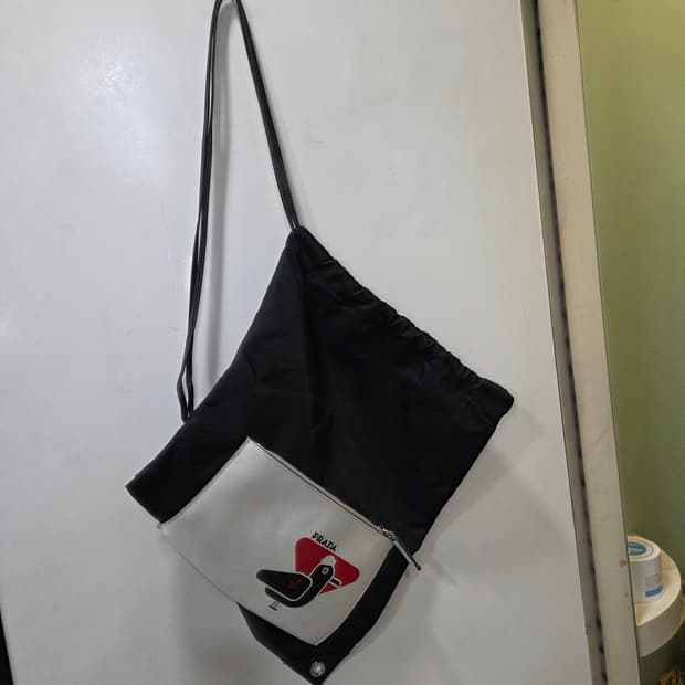 프라다 포코노 외줄 백