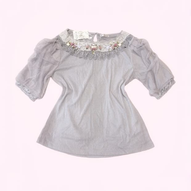 엑시즈팜 하늘색 데드스탁 레이스 샤 포인트 장미와 큐빅 오프숄더 티 