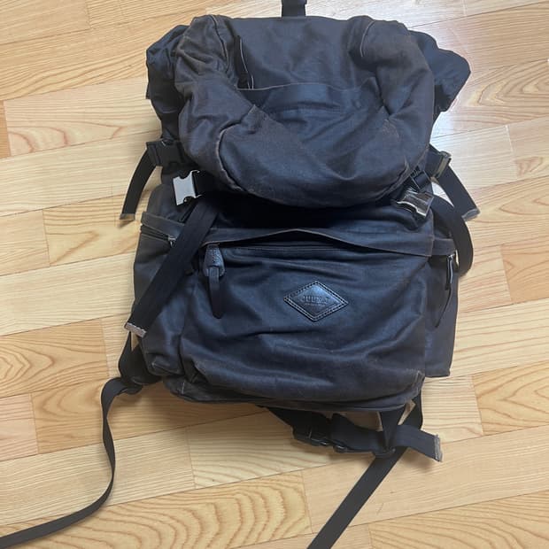 준지 x 빈폴 코팅 레더 백팩