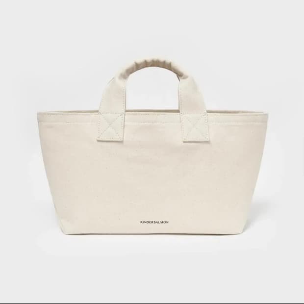킨더살몬 RESORT23 Medium Canvas Tote Bag