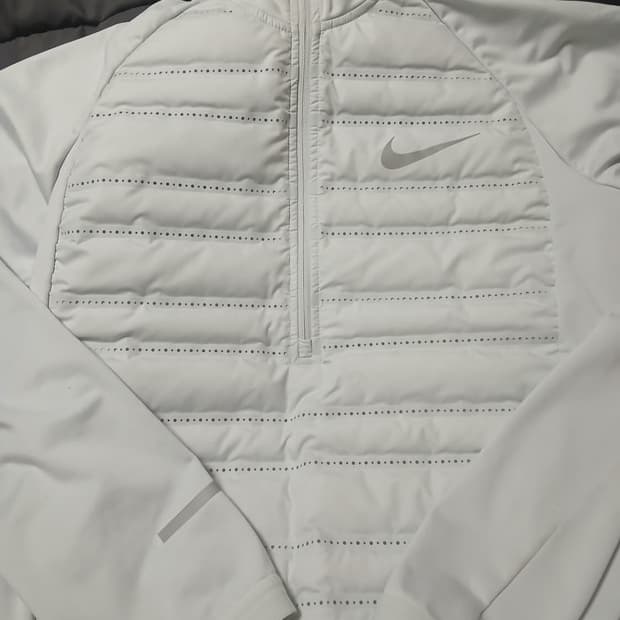 나이키 에어로로프트 하프집 탑 롱슬리브