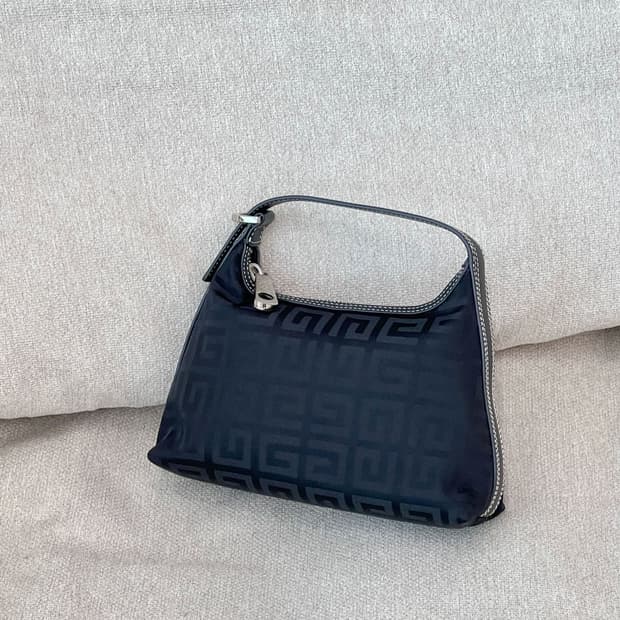  givenchy / 지방시 블랙 로고 미니 토트백 