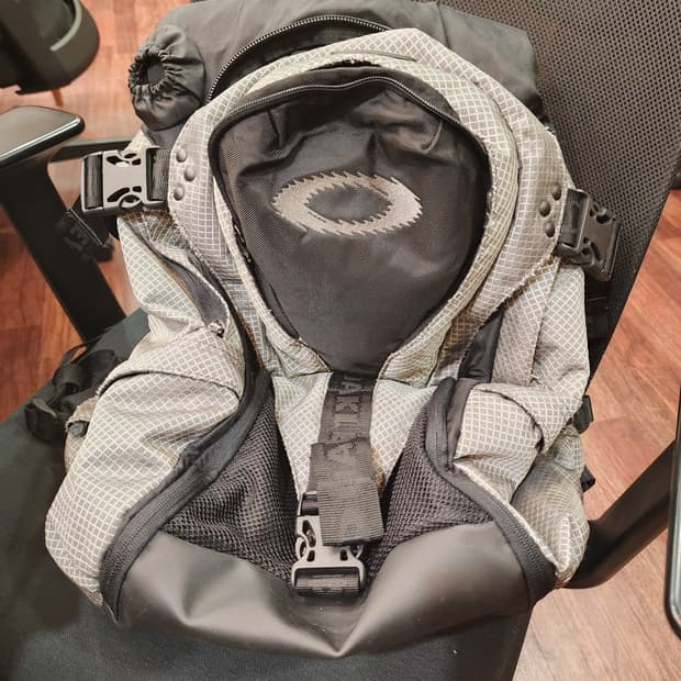 오클리 백팩 판매합니다.