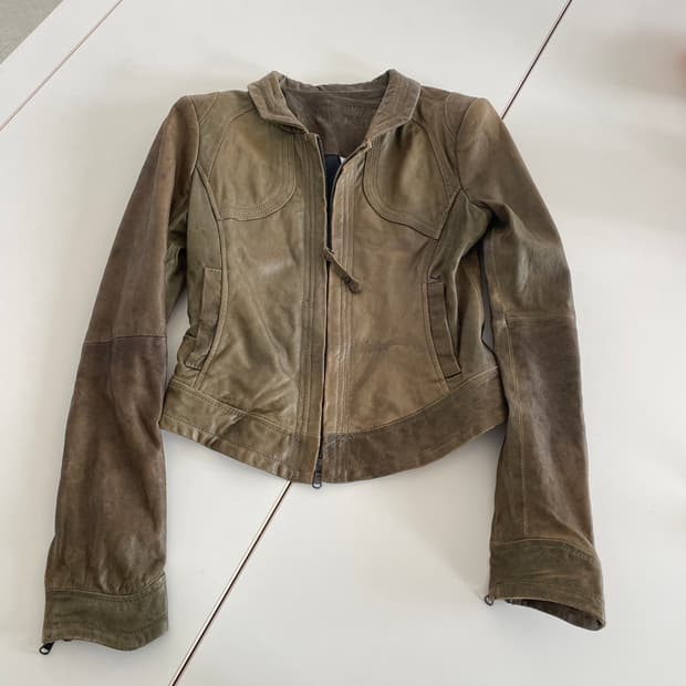 아르마니 진스 레더 슬림 크롭 릭맛 자켓 y2k