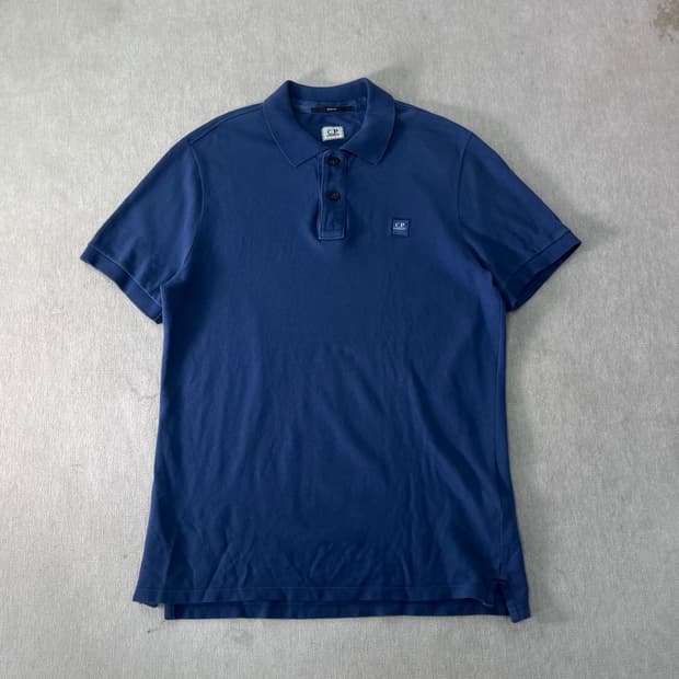 100 CP컴퍼니 박스로고 카라 반팔티 