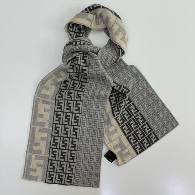 FENDI  펜디 멀티 로고 머플러