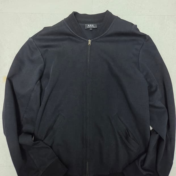 A.P.C.(아페쎄) 미니멀 코튼 보머 자켓 블랙