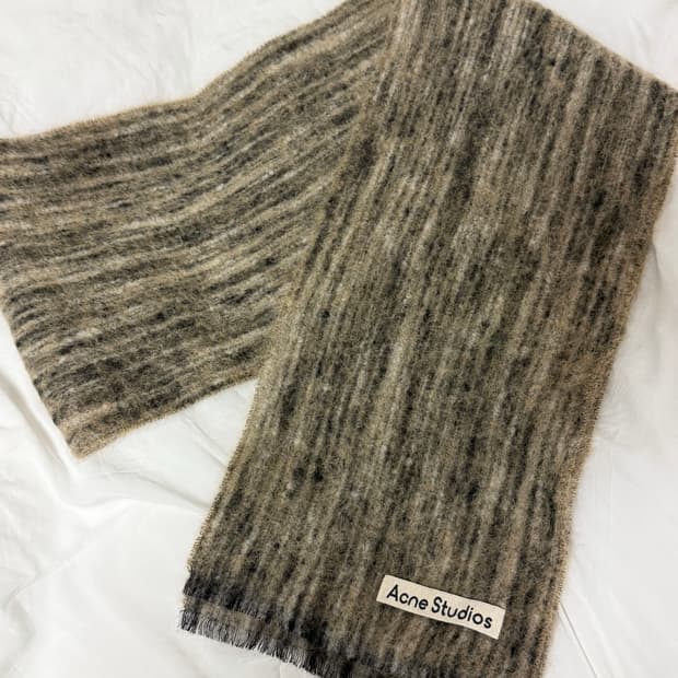 아크네 스튜디오 모헤어 머플러