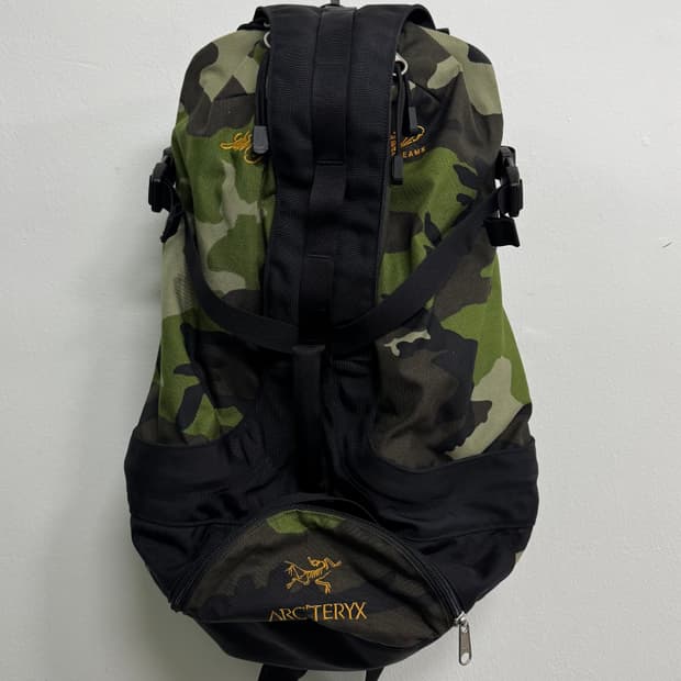 아크테릭스 X 빔즈 세브링 카모플라주 백팩