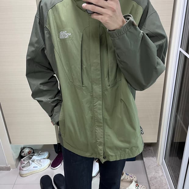 [100] 노스페이스 카키 바람막이