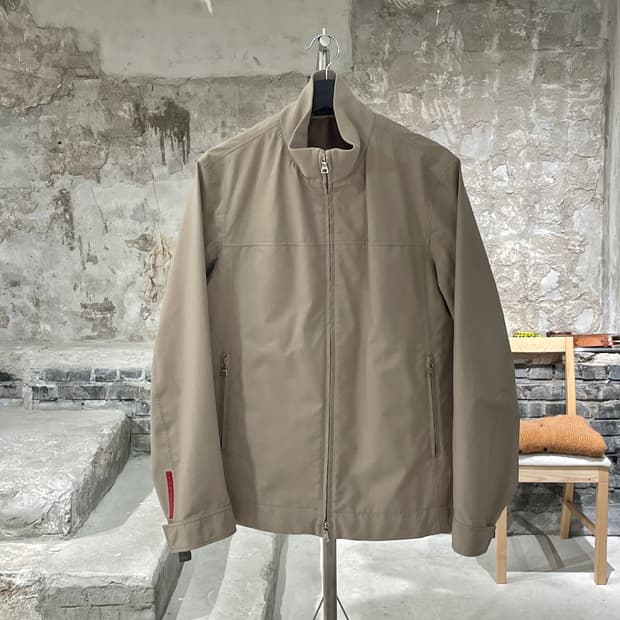 프라다 레드탭 베이지 고어텍스 투 웨이 집업 자켓