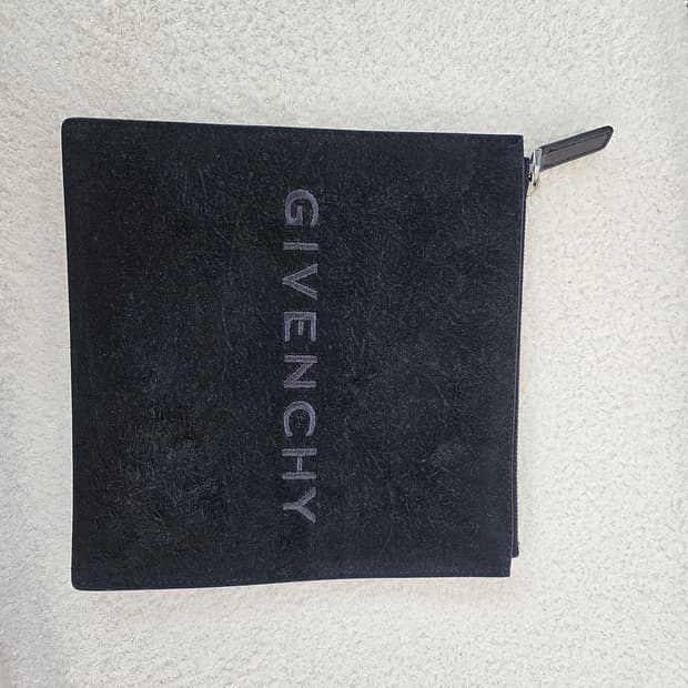 정품(남여)지방시 로고 스웨이드 파우치 클러치