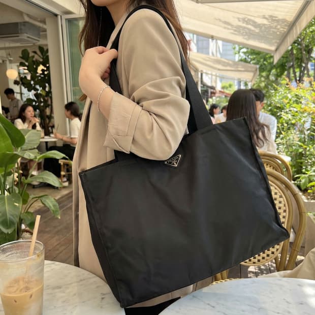 프라다 포코노 나일론 숄더백