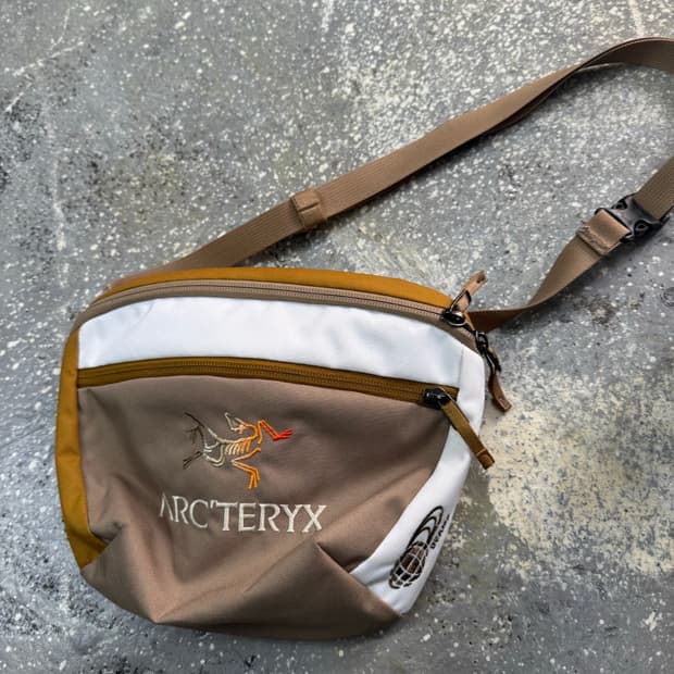 아크테릭스 빔즈 콜라보 가방 정품 qr