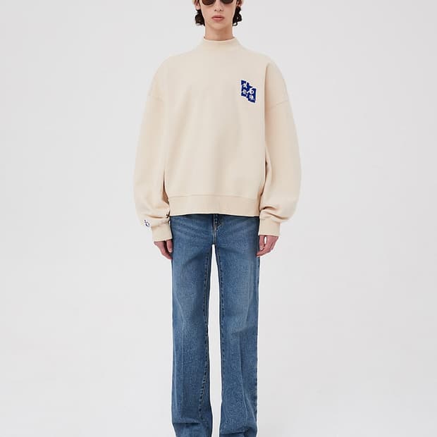 아더에러 6주년 모크넥 맨투맨