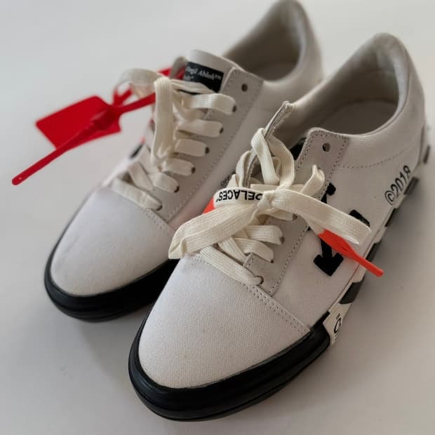 오프화이트 로우 벌크 스니커즈 화이트