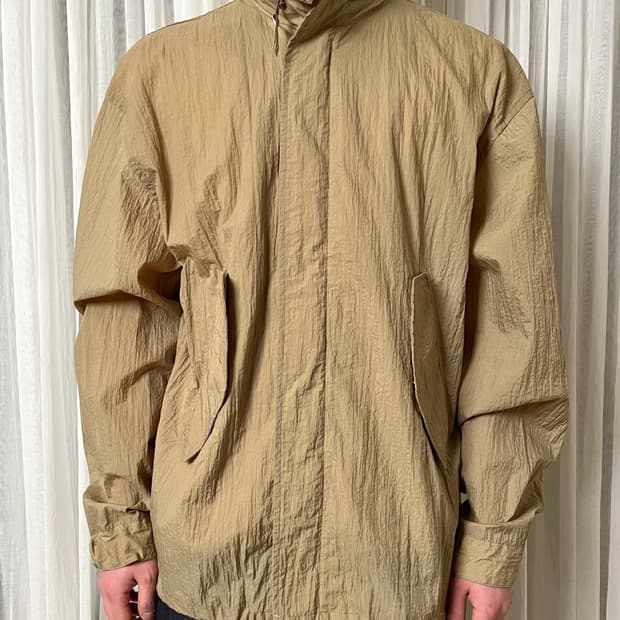 Isness salt shrinkage nylon jacket 이즈니스
