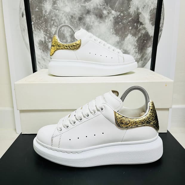 정품 35) 알렉산더 맥퀸 뱀피 골드탭 오버솔 스니커즈
