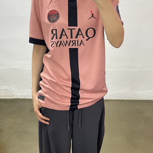 PSG 24/25 핑크색 어센틱 유니폼 M 사이즈