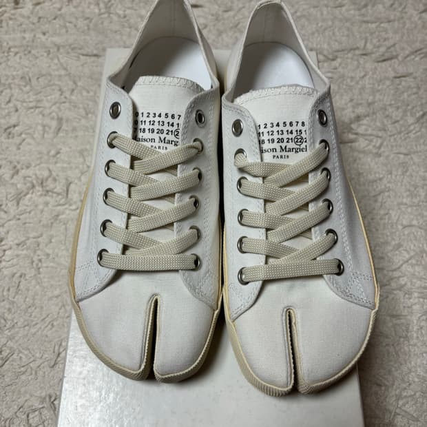 마르지엘라 스니커즈