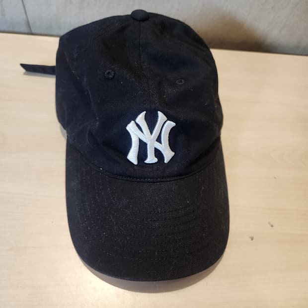 MLB 뉴욕양키스 블랙 볼캡 🧢 화이트 로고 클래식
