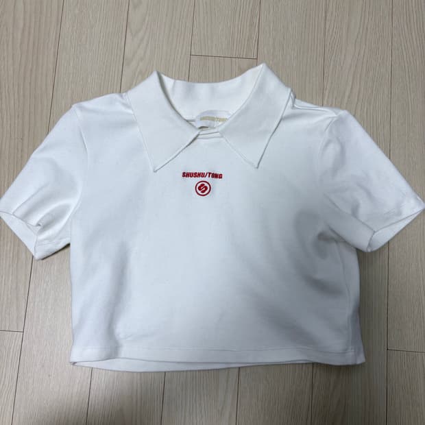 슈슈통 화이트 로고 폴라 티셔츠 [size 10]