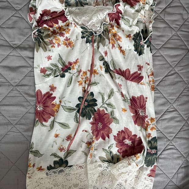 FLORAL SLEEVELESS TOP