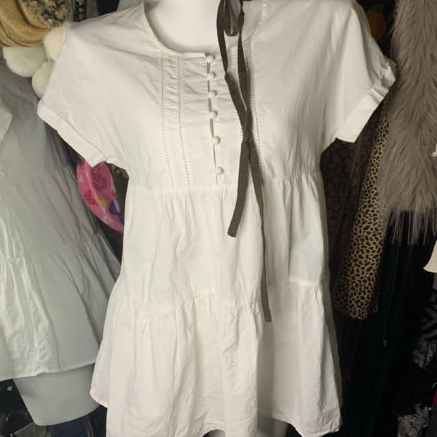 모리걸 하구미 화이트 버튼 블라우스