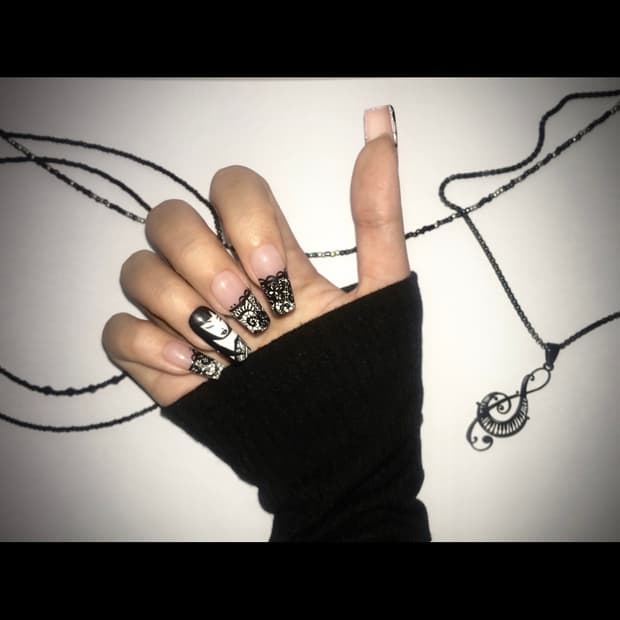 TOKI DOKI 𖡼 / 토키도키 레이스 네일팁 프레스온 네일