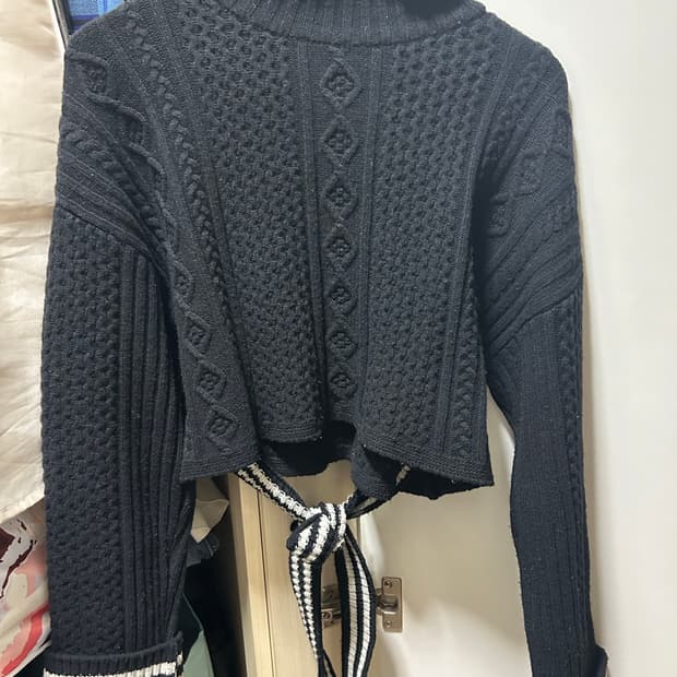 더일마 스트랩 니트