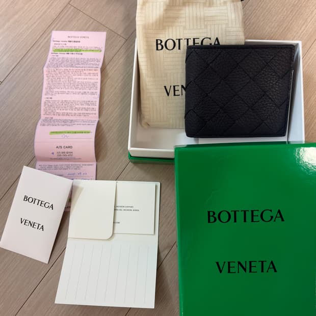 [새상품] 최신상 보테가베네타 인트레치아토 반지갑