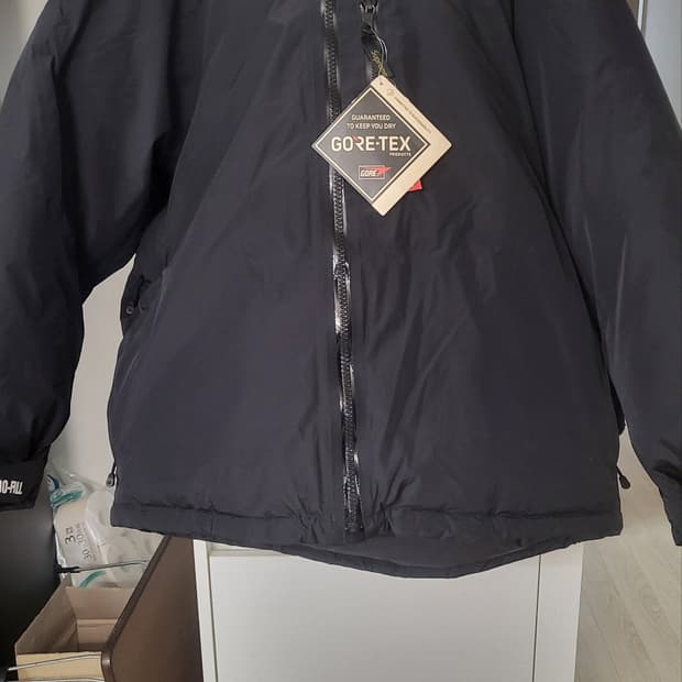 슈프림 고어텍스 700  23FW