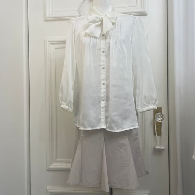ivory bow point dot lovely blouse