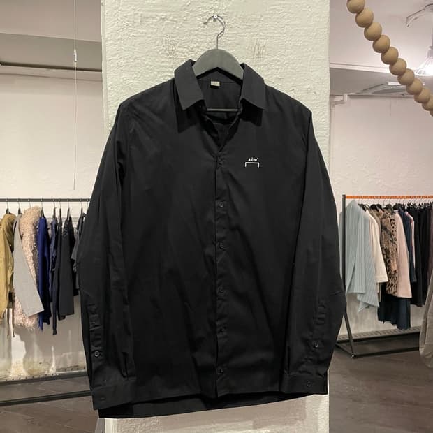 어콜드월 로고 셔츠