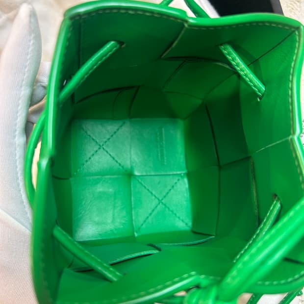 [정품/중고] 보테가 베네타 버킷백 미니 