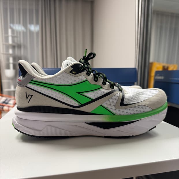 디아도라 ATOMO V7000 러닝화 270mm