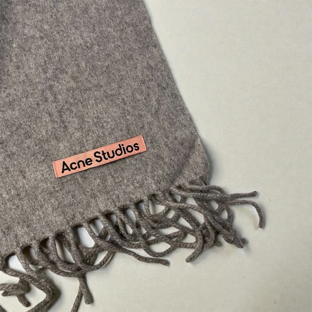 아크네스튜디오 그레이 머플러