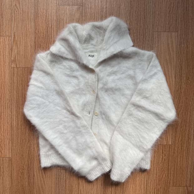 아옵트 ANGORA COLLAR CARDIGAN